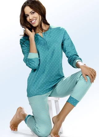 Interlock pyjama met lange mouwen, een knoopsluiting en manchetten