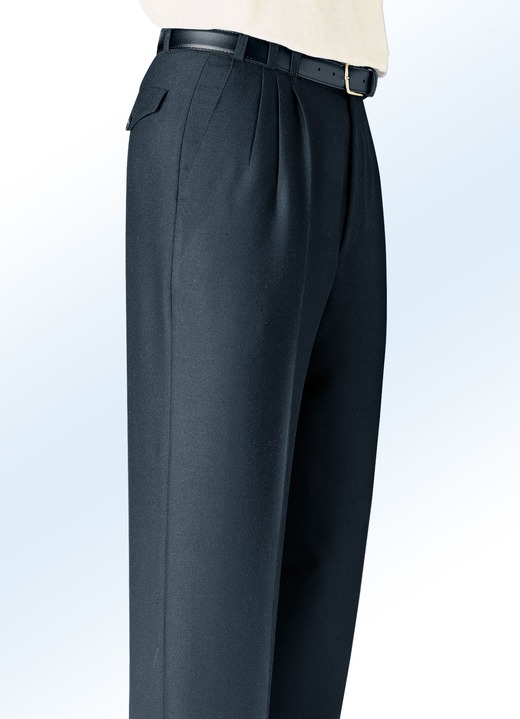 Broeken - Broek ‘Klaus Models’ met klepzakken aan de achterkant in 4 kleuren Broeken - Broek ‘Klaus Models’ met klepzakken aan de achterkant in 4 kleuren, in Größe 025 bis 060, in Farbe ANTRACIET GEMÊLEERD
