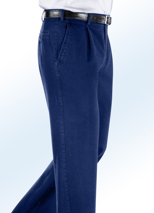 Jeans - Strijkvrije jeans met decoratief label in 3 kleuren, in Größe 024 bis 062, in Farbe JEANSBLAUW Ansicht 1