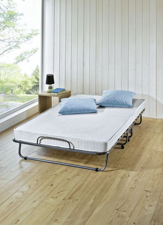 Logeerbed met metalen frame en automatische opstelling