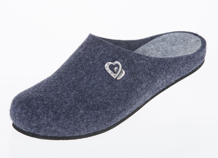 Slippers met metalen versieringen