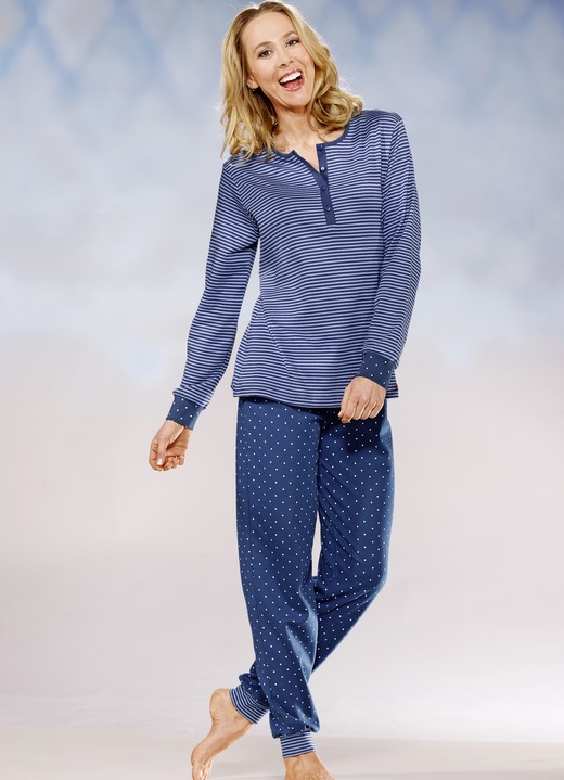 Pyjama's & shorties - Interlock pyjama met een knoopsluiting en manchetten, in Größe 032 bis 050, in Farbe INDIGO-LICHTBLAUW Ansicht 1