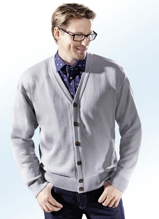 Gebreide jassen - Cardigan met volledige knoopsluiting in 5 kleuren Gebreide jassen - Cardigan met volledige knoopsluiting in 5 kleuren, in Größe 044 bis 062, in Farbe ZILVERGRIJS