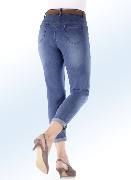 Broek met knoop- en ritssluiting - Basic jeans in 7/8 lengte Broek met knoop- en ritssluiting - Basic jeans in 7/8 lengte, in Größe 017 bis 052, in Farbe JEANSBLAUW