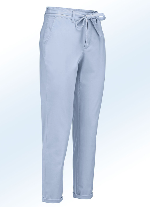 - Broek in trendy chinovorm, in Größe 017 bis 052, in Farbe BLAUW Ansicht 1