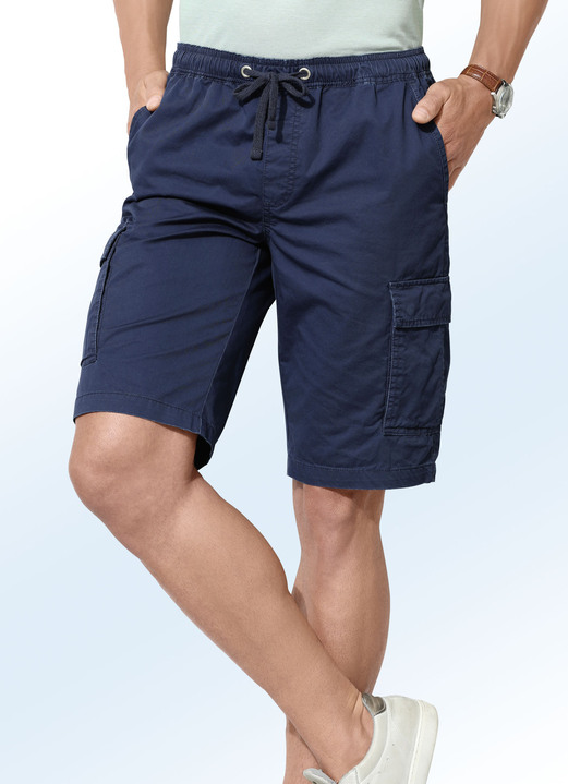 Shorts & bermuda's - Bermuda met cargozakken in 3 kleuren Shorts & bermuda's - Bermuda met cargozakken in 3 kleuren, in Größe 024 bis 060, in Farbe MARINE