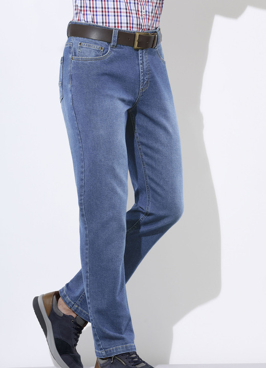 Broeken - Jeans in 5-pocketvorm in 3 kleuren, in Größe 024 bis 060, in Farbe LICHTE JEANS Ansicht 1