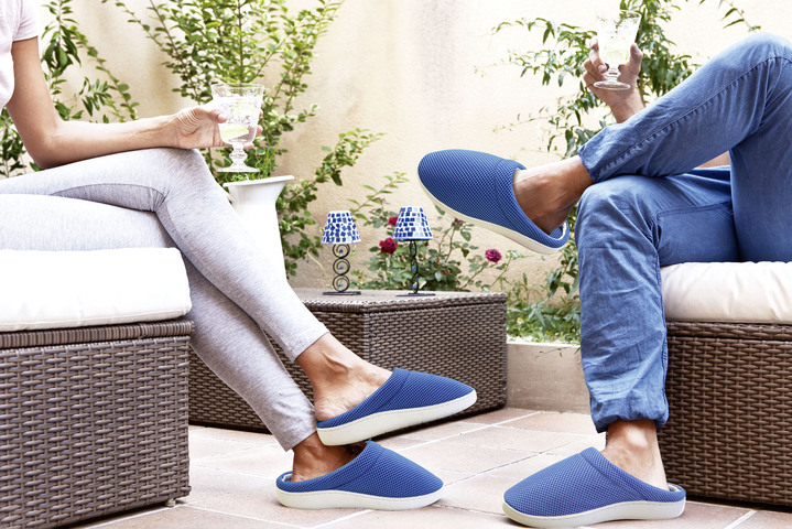 Instappers & veterschoenen - Gelslippers, in Größe L bis XXL, in Farbe BLAUW-WIT Ansicht 1