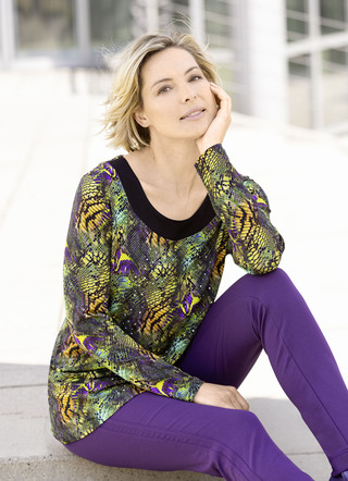 Lang shirt met zwart aangehecht paneel
