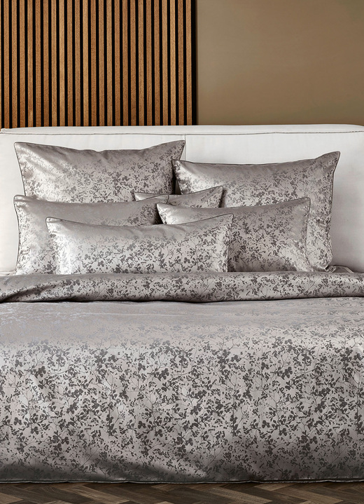 - Supercomfortabele, hoogwaardige beddengoedset, in Größe 112 (80/80 cm + 135/200 cm) bis 122 (Kussensloop, 40/40 cm), in Farbe GRIJS-GOUD Ansicht 1