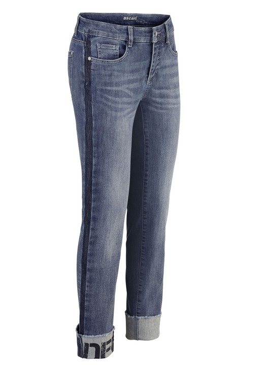 Broeken - Jeans met franjezoom en opschrift op één been, in Größe 017 bis 050, in Farbe JEANSBLAU Ansicht 1