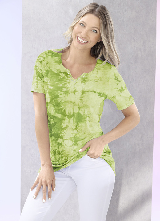 Shirts met strass steentjes - Shirt in batik-look in 2 kleuren, in Größe 036 bis 052, in Farbe PISTACHE Ansicht 1