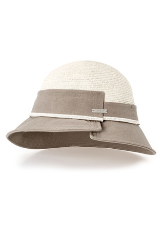 Seebergerhoed met klep en decoratieve band van papierstro
