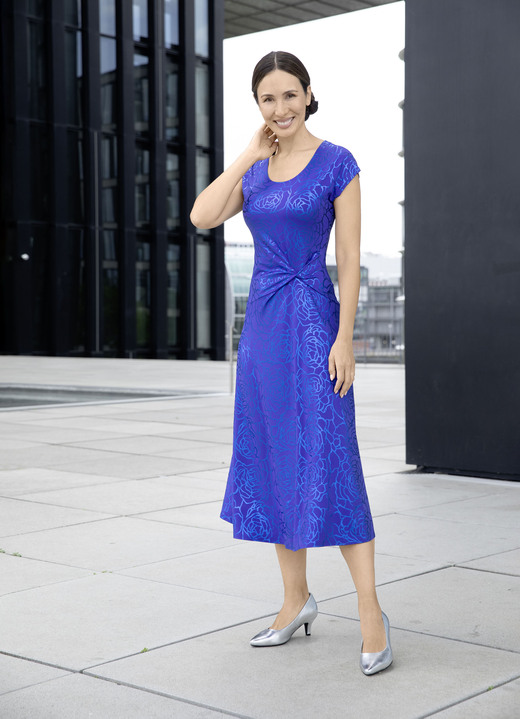 Avondkleding - Jurk met een verfijnde knooplook Avondkleding - Jurk met een verfijnde knooplook, in Größe 036 bis 054, in Farbe LILA-ROYALBLAU