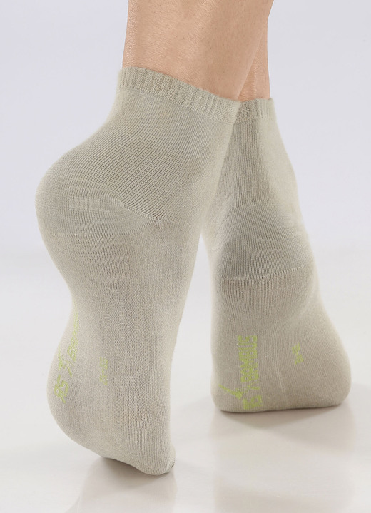 - Set van zes sokken met zachte randen, in Größe 1 (Schoenm. 35-38) bis 3 (Schoenm. 43-46), in Farbe 3X BEIGE, 3X WIT Ansicht 1