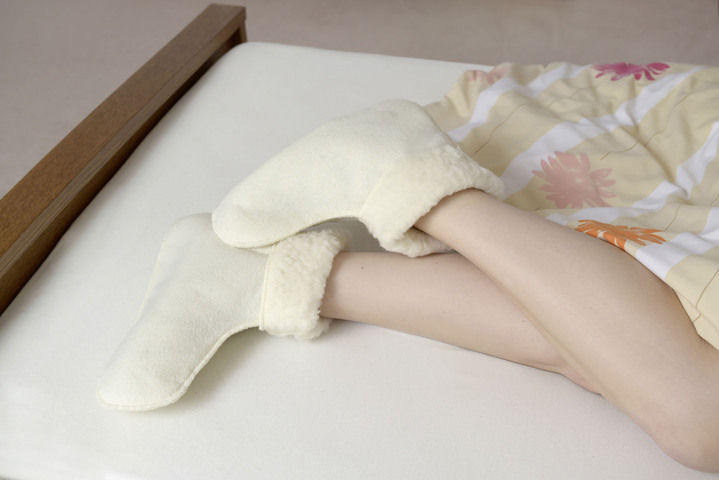 Warmte & ontspanning - Pluizige scheerwollen pantoffels, in Größe L bis XL, in Farbe  Ansicht 1