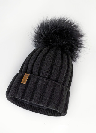 Trendy dameshoed met brede omslag en imitatiebont pompon