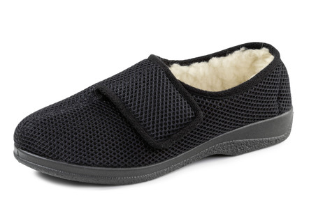Slippers gemaakt van gewatteerd textielmateriaal