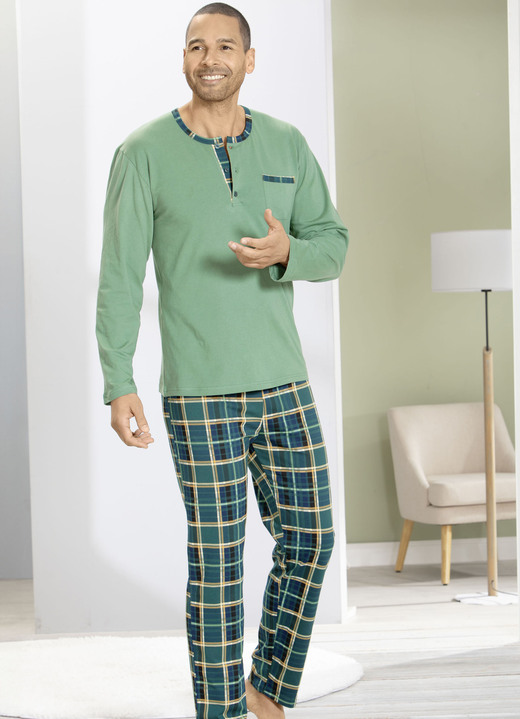 Pyjama's - Pyjama met contrasterende bies op de knoopsluiting en borstzak, in Größe 046 bis 060, in Farbe DUNKELGRÜN-OLIV-GELB Ansicht 1