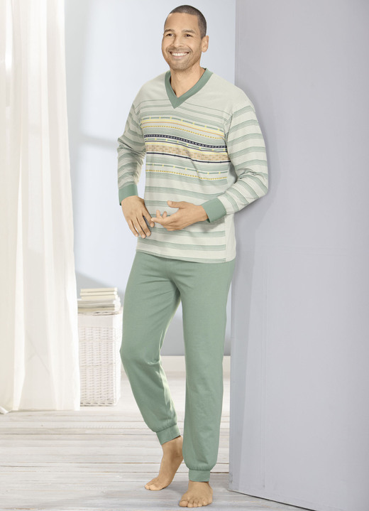 Pyjamas - Pyjama met V-hals, manchetten en geplaatst printdessin, in Größe 046 bis 106, in Farbe MINTGRÜN-JADE-BUNT Ansicht 1