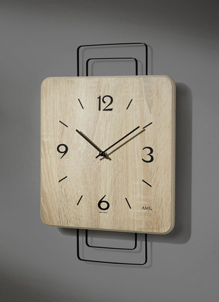 Wandklok met houten behuizing van AMS