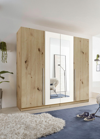 Moderne en elegante kledingkast