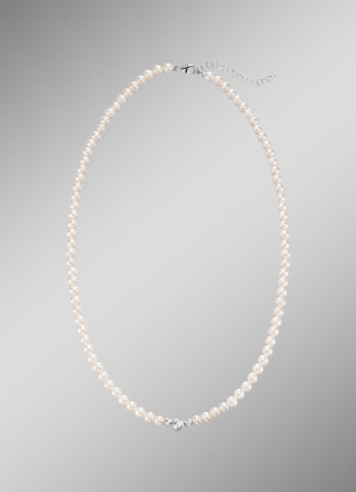 Halsketting met gekweekte zoetwaterparels en diamantbolletjes