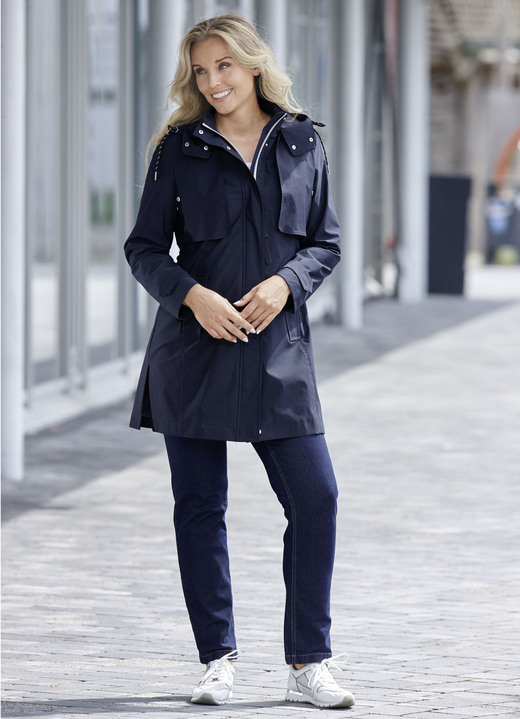 Lang - Functionele trenchcoat met riem, in Größe 034 bis 052, in Farbe NACHTBLAUW Ansicht 1