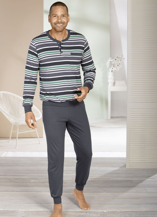 Pyjama's - Set van twee pyjama's met knoopsluiting en manchetten, in Größe 046 bis 062, in Farbe 1X GRÜN-GRAFIT-BUNT, 1X HELLBLAU-MARINE-BUNT Ansicht 1