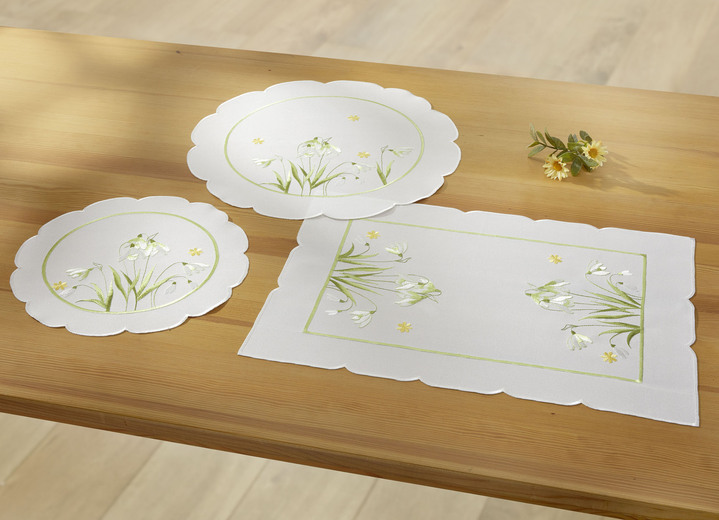 Woontextiel - Geborduurde tafel- en kamerdecoratie met sneeuwklokjesmotief, in Größe 101 (Kleedje, 35/50 cm) bis 404 (Kussensloop, 40/40 cm), in Farbe SEKT-BUNT Ansicht 1