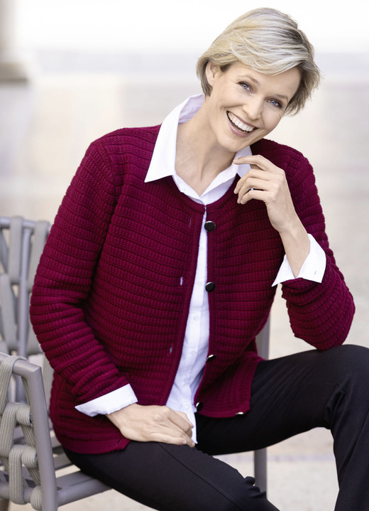 Gebreide jasjes - Cardigan met all-over structuur Gebreide jasjes - Cardigan met all-over structuur, in Größe 038 bis 054, in Farbe BORDEAUX