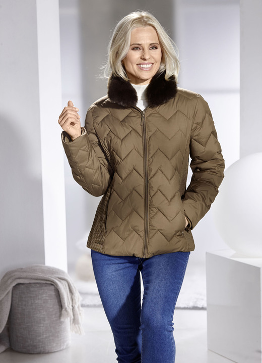 Winterjacks - Jasje met fantastische zigzagquilting, in Größe 034 bis 050, in Farbe BRAUN Ansicht 1
