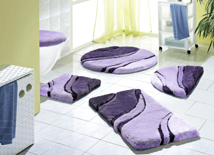 Badmatten - Moderne badkamerset van Kleine Wolke, in Größe 100 (Matje, halfrond 50/80 cm) bis 112 (toiletdekseldeksel met koord, 47/50 cm)), in Farbe LILA Ansicht 1