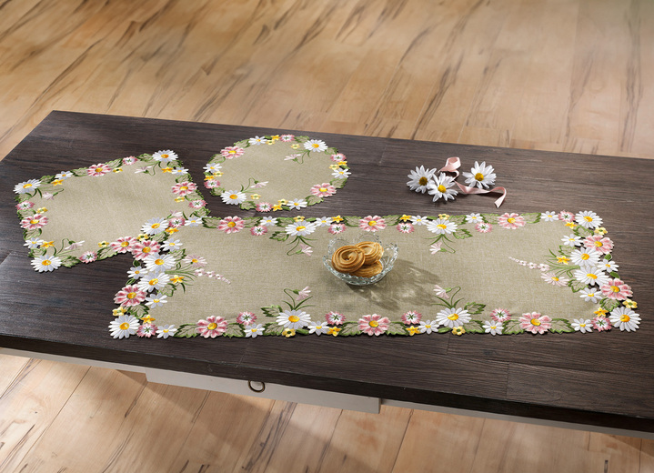 Woontextiel - Tafel- en kamerdecoratie in lentestijl, in Größe 101 (loper, 40 x 100 cm) bis 404 (Kussensloop, 40 x 40 cm), in Farbe MULTICOLOR Ansicht 1