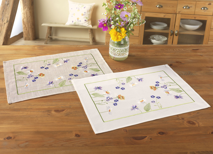 Woontextiel - Prachtig geborduurde tafel- en kamerdecoratie, in Größe 101 (Kleedje, 35 x 50 cm) bis 404 (Kussensloop, 40 x 40 cm), in Farbe NATUUR-MEERKLEURIG Ansicht 1