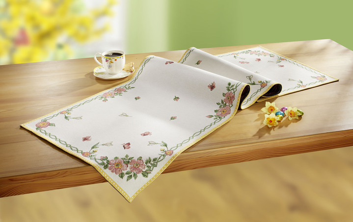 Woontextiel - Tafeldecoratie met bloemen- en vlinderdecor, in Farbe ROOM-GEEL-ROZE, in Ausführung tafelloper