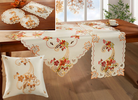 Kleurrijk geborduurde tafel- en kamerdecoratie