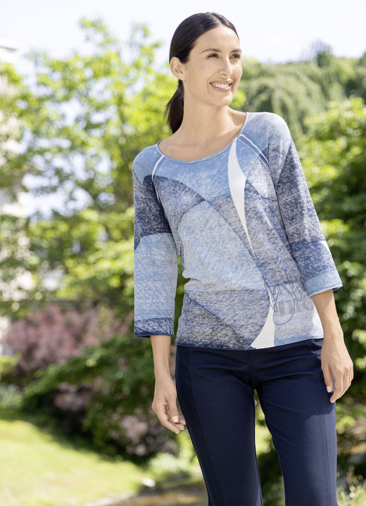 3/4-mouw - Trui in een lichte batiklook, in Größe 036 bis 052, in Farbe JEANSBLAU-MULTICOLOR Ansicht 1