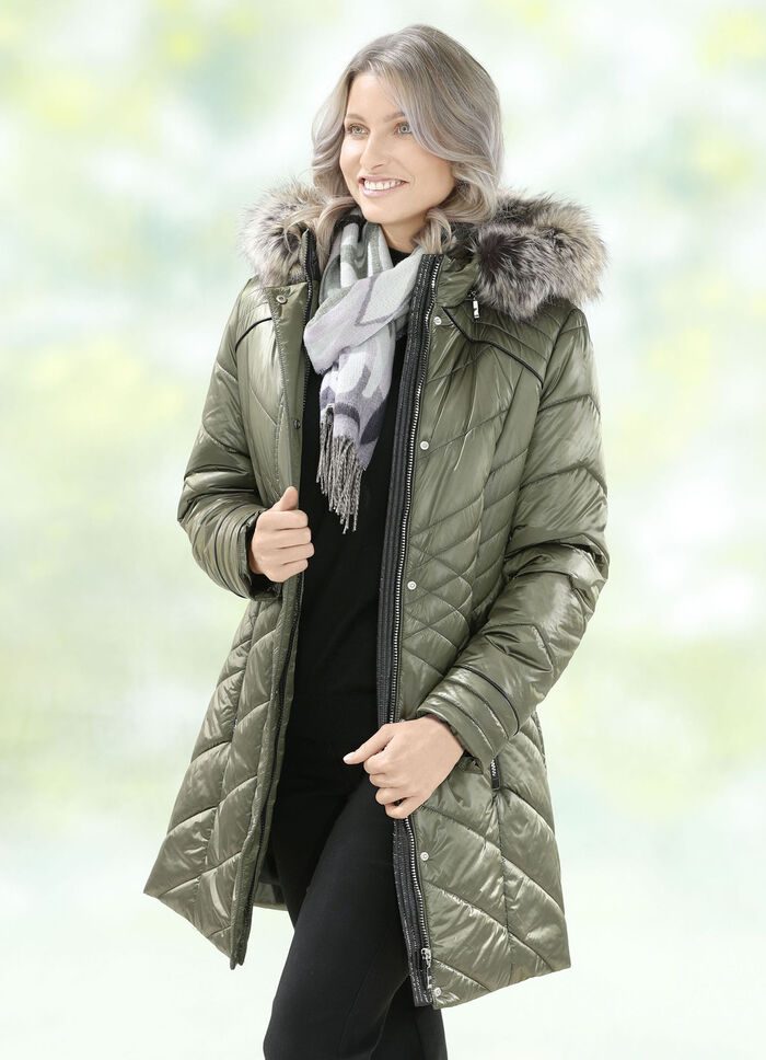 Lange jas met afneembare kunstbontgarnering 