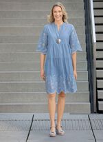 Jurk met fijn borduursel 