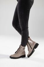 Remonte enkellaarsjes met trendy sierkettingen in veterlook TAUPE