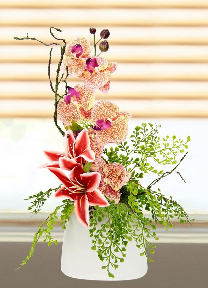 Charmant orchidee&euml;narrangement in een vaas 