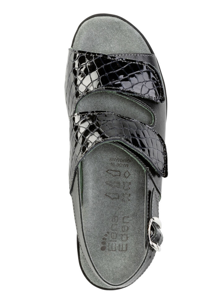 ELENA EDEN sandaal gemaakt van nappaleer en lakleer met krokodillenreli&euml;f ZWART