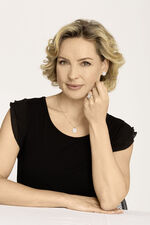 Hanger met diamanten 