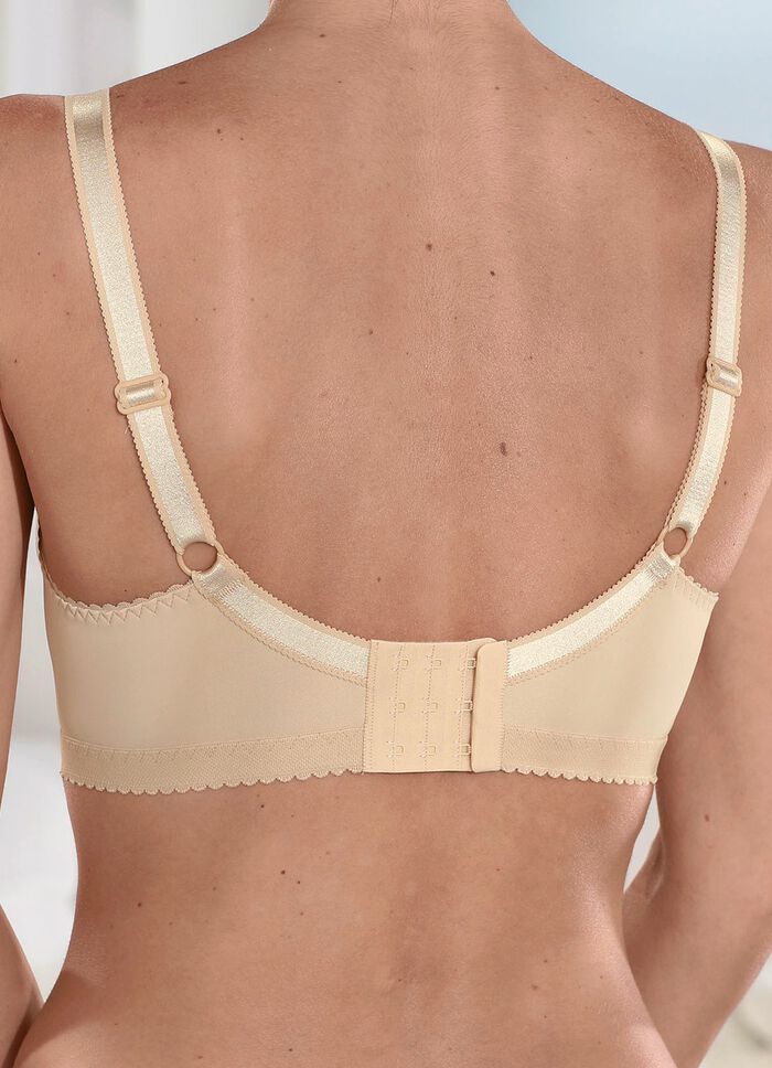 BH met geborduurde tule 