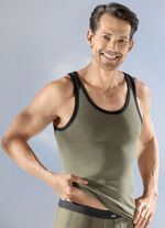 Set van vier sportjassen 