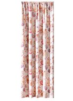 Bloemenmotief over gordijn 