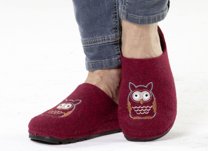 Klassieke damespantoffels, gemaakt van viltmateriaal GRANATROT