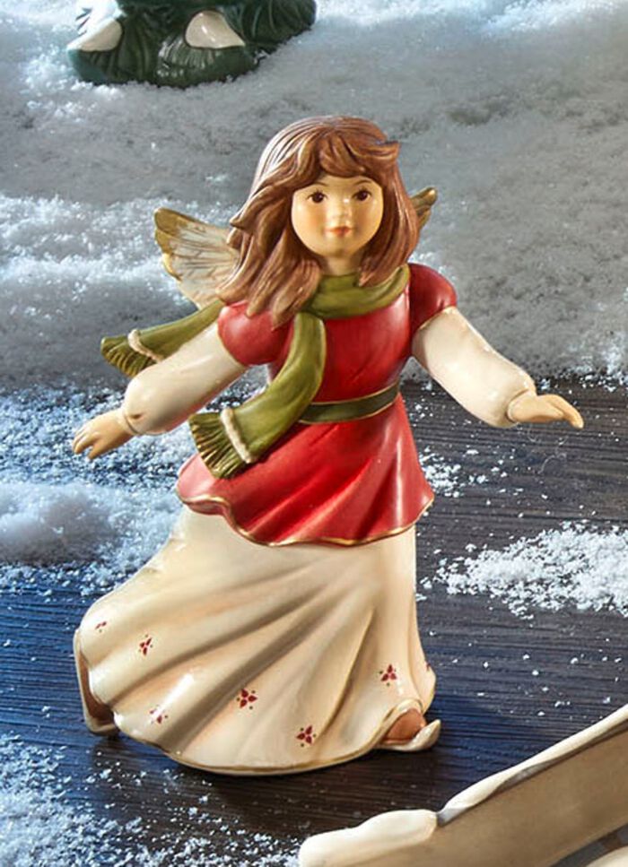 Wintertafereel: Grote hemelse boodschappers in het winterbos 