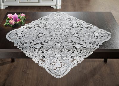 Tafel- en kamerdecoratie van echt Plauenkant 